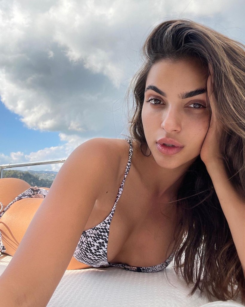 Manuela Profile image 4