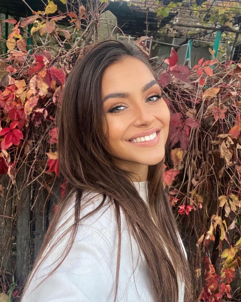 Alina Profile image 1