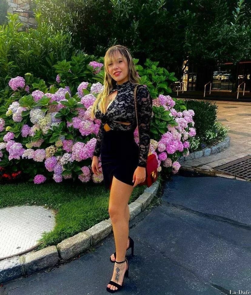 Valeria Profile image 4