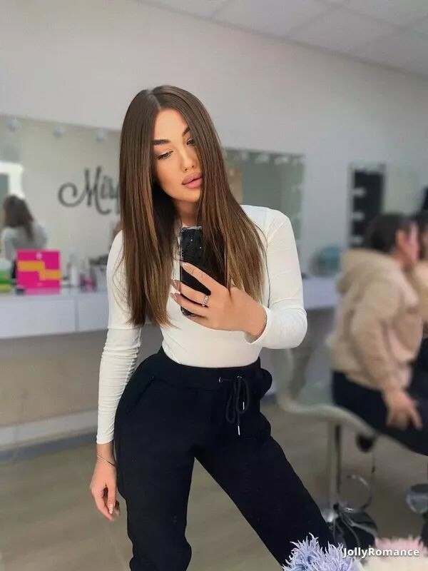 Adela Profile image 1