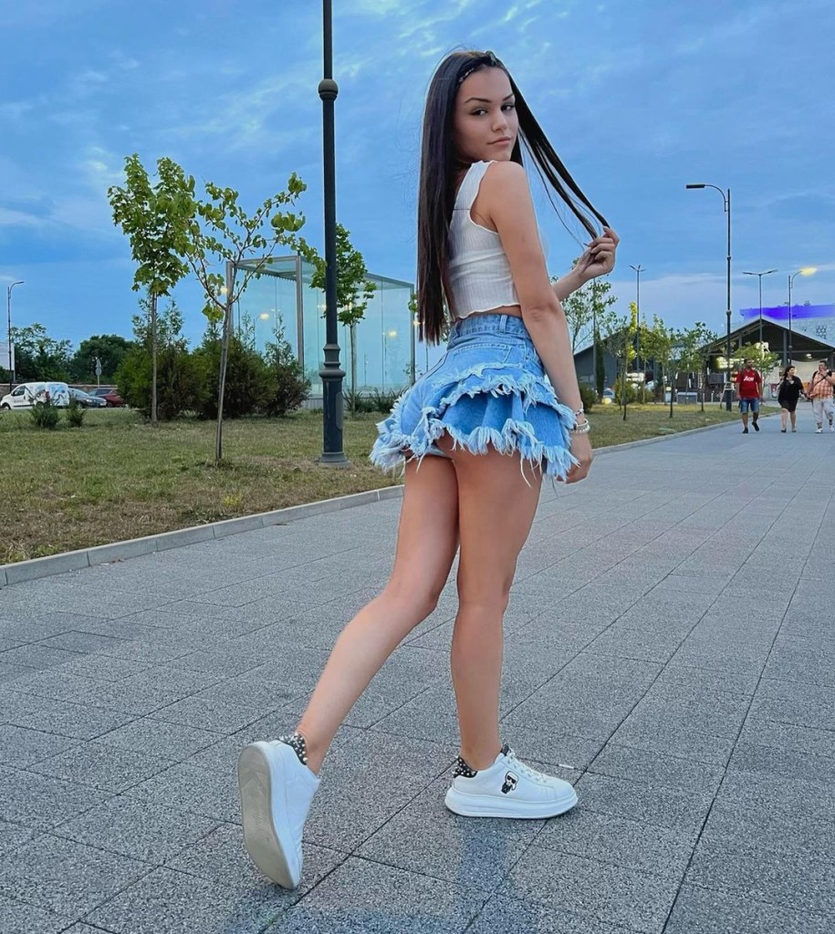 Viviana Profile image 4