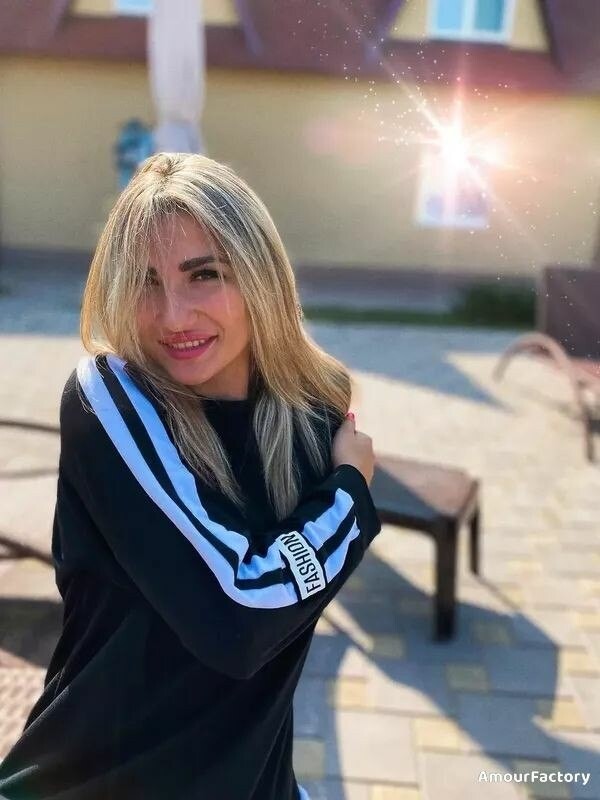 Elena Profile image 1