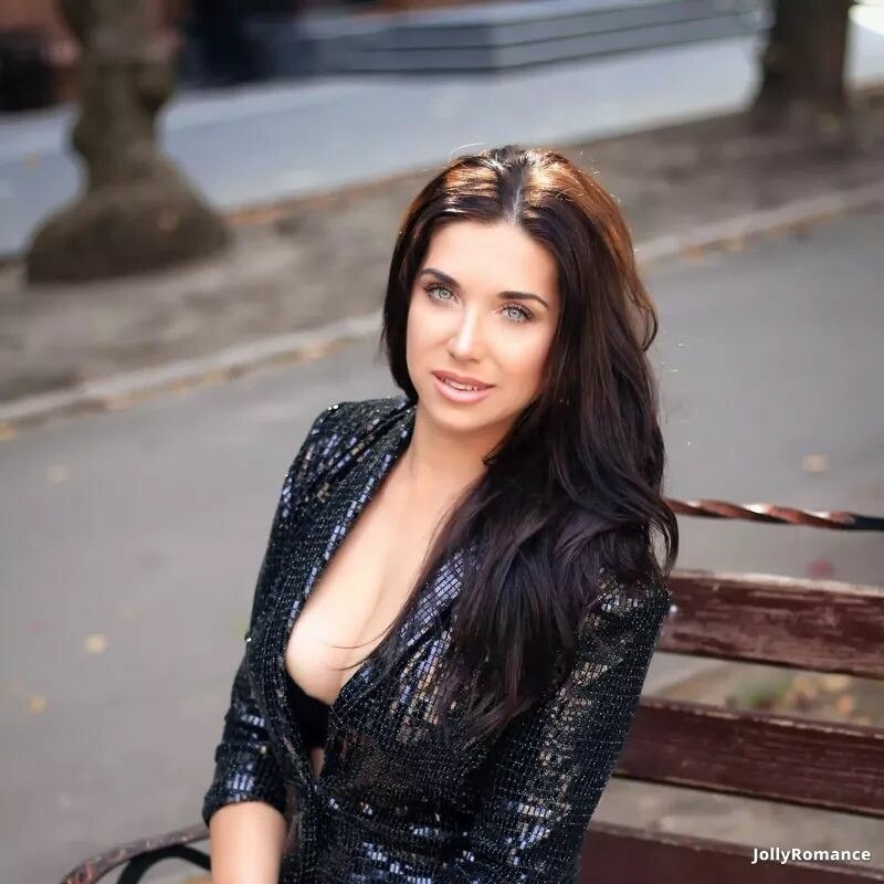 Julia Profile image 4