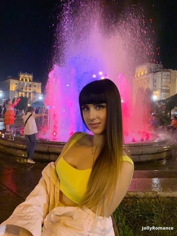 Linda Profile image 4