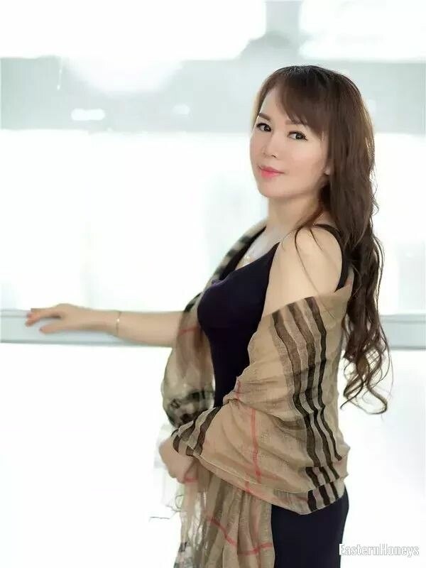 Lily Profile image 2