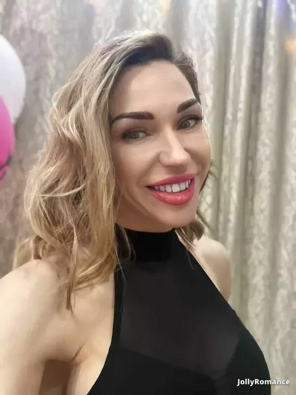 Sarah Profile image 3