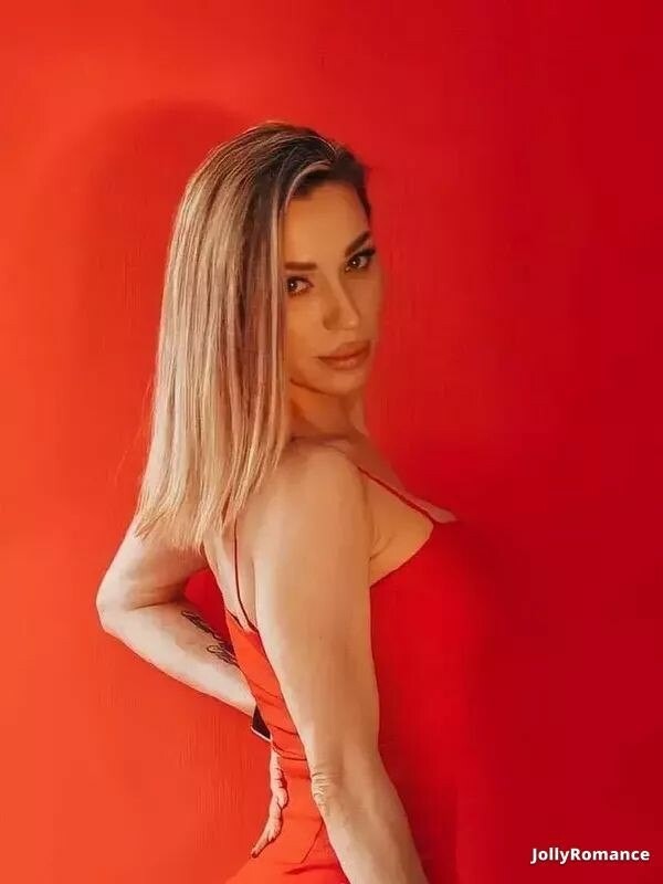 Sarah Profile image 1